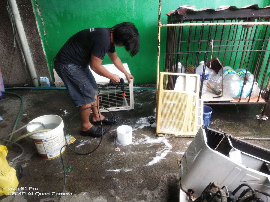 Aircon cleaning, Aircon repair work photo