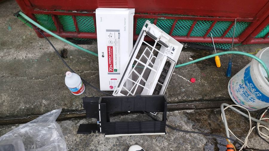 Aircon cleaning, Aircon repair work photo