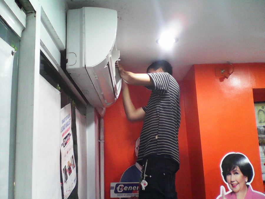 Aircon cleaning, Aircon repair work photo